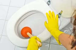 Nettoyer Une Tarire De Toilettes